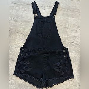 Women’s American Eagle black jean overall shorts size: Medium